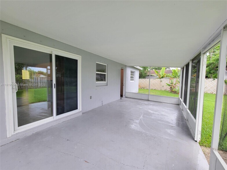 Building Photo - 1814 Oakmount Dr