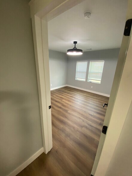 Building Photo - 1604 E 37th St