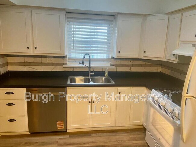 Building Photo - 5114 Lotus Wy