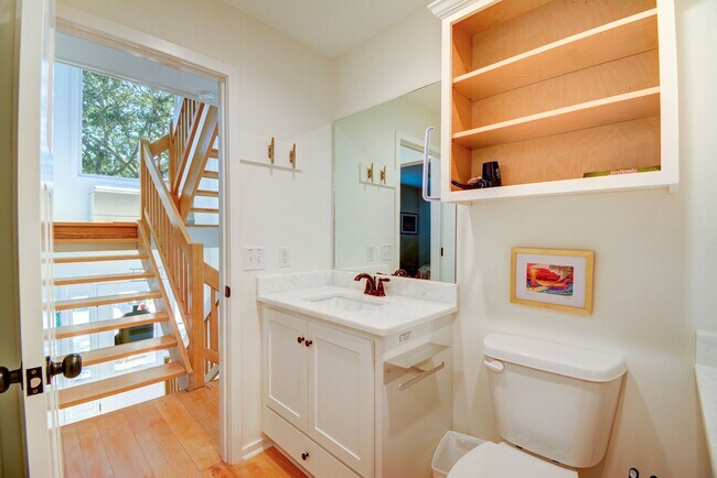 Building Photo - Seasonal Rental: Total Relaxation with Sou...