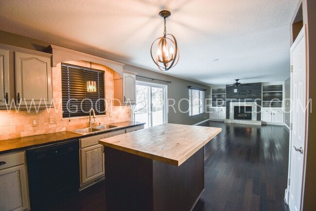 Building Photo - 4 Bedroom 3 Bath Home 3 Car Garage with large fenced in yard in Waukee