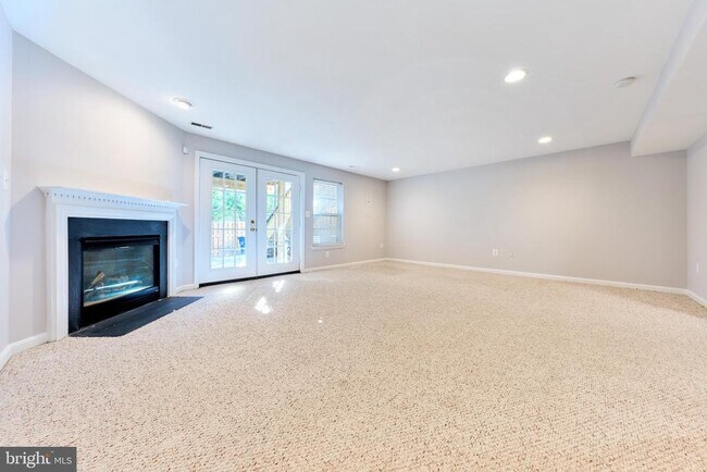 Building Photo - 685 Springhouse Square SE