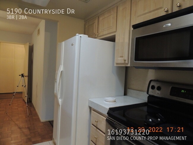 Building Photo - 5190 Countryside Dr
