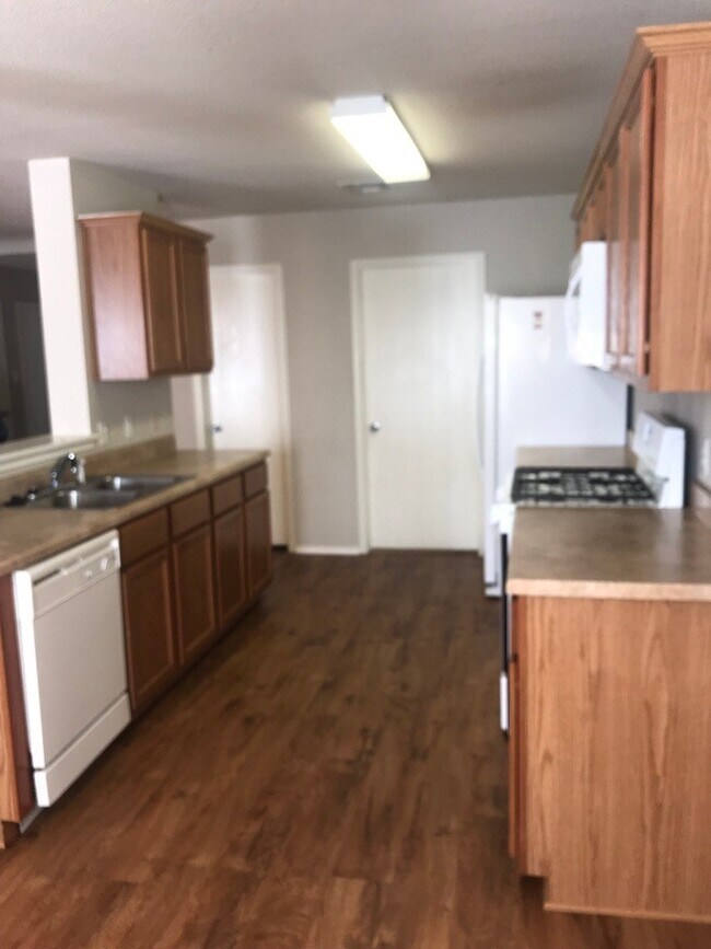 Building Photo - GREAT HOME! GREAT LOCATION