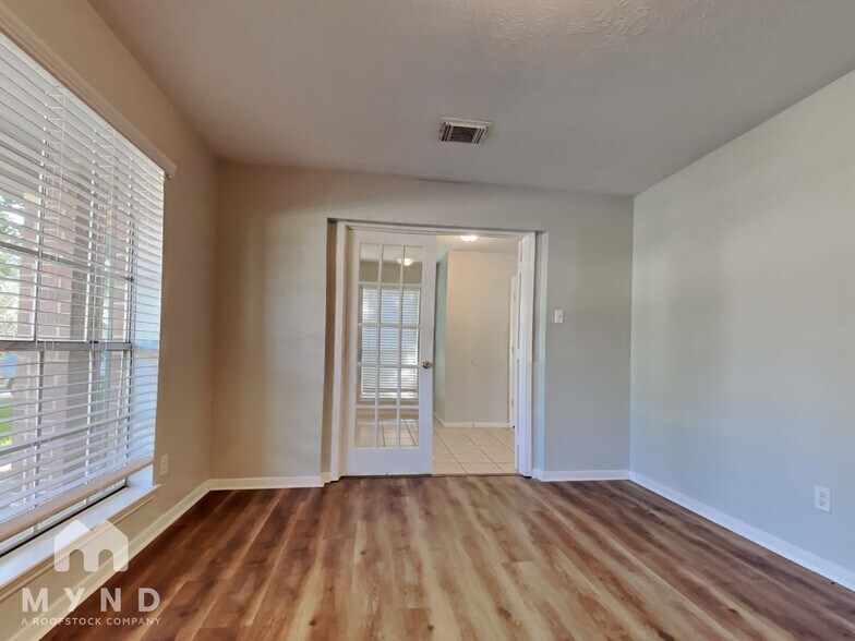 Building Photo - 22715 Tara Way Dr