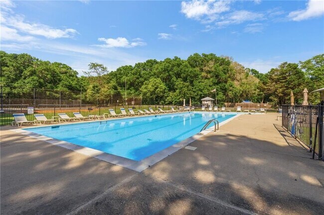 Building Photo - 337 Riverbend Dr