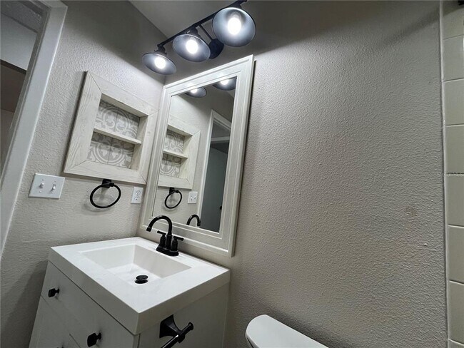 Building Photo - 12908 Leadwood Dr