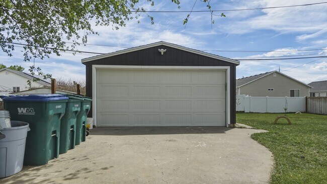 Building Photo - Charming and Quiet 3 bed Orem Home in Prime Location with Solar!!