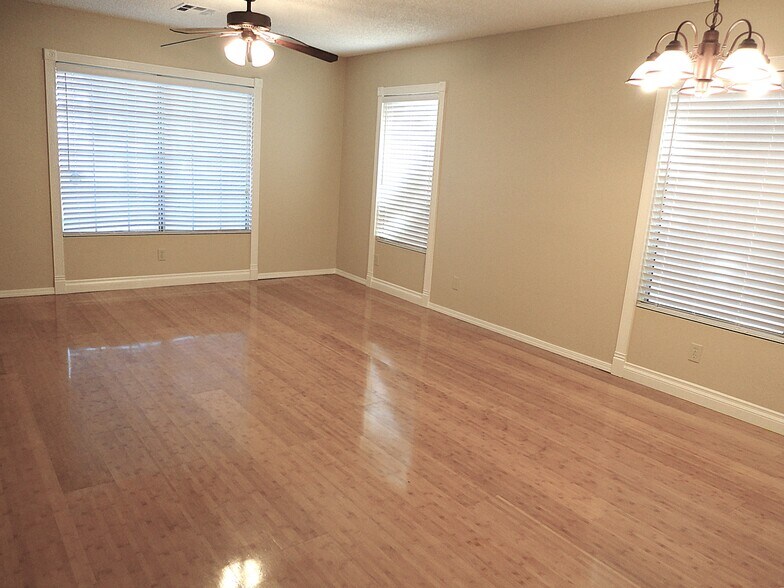 Building Photo - 1474 Lodgepole Dr