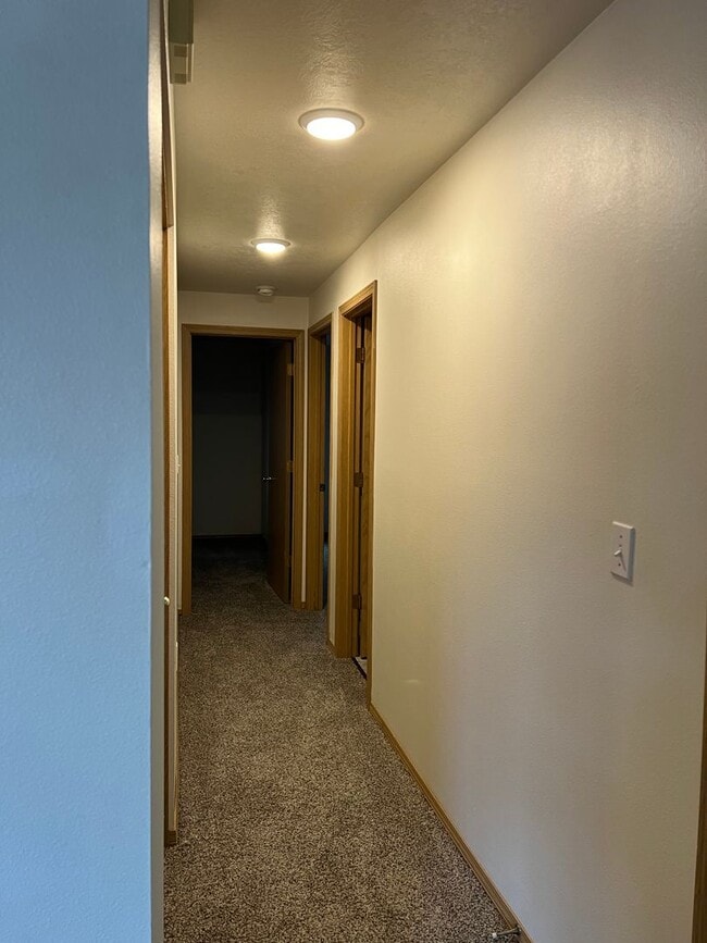 Building Photo - Duplex in SW Redmond