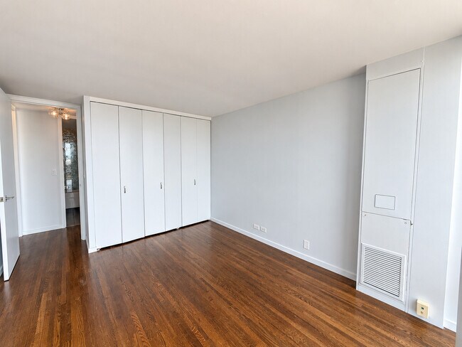 Building Photo - 1660 N La Salle Dr