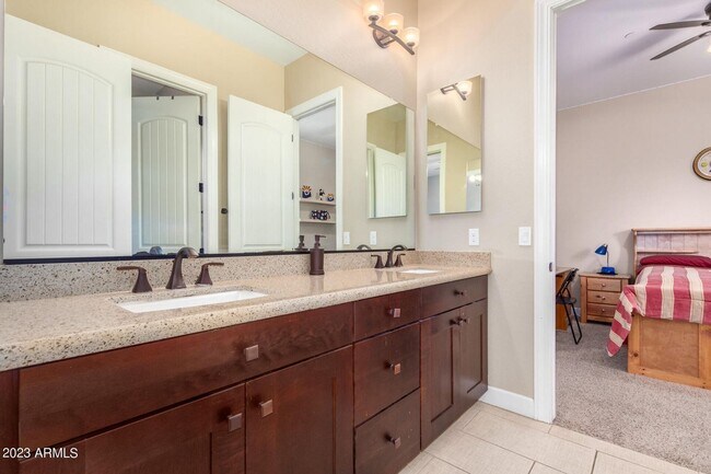 Building Photo - Gorgeous 5 bed 4.5 bath single level home in Scottsdale
