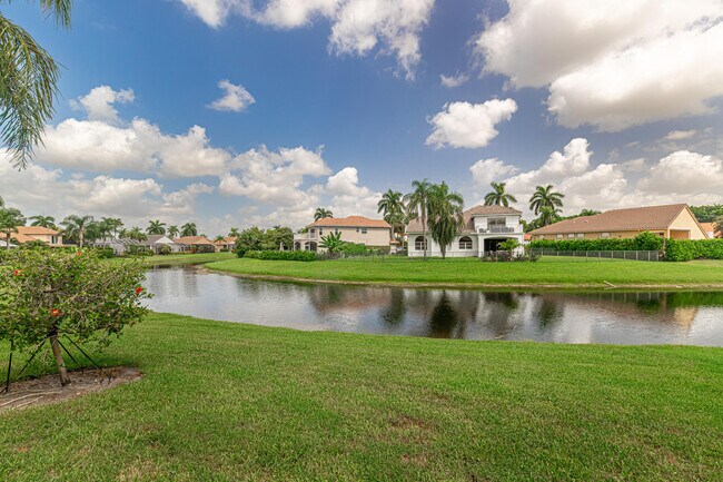 Building Photo - 10599 St Thomas Dr