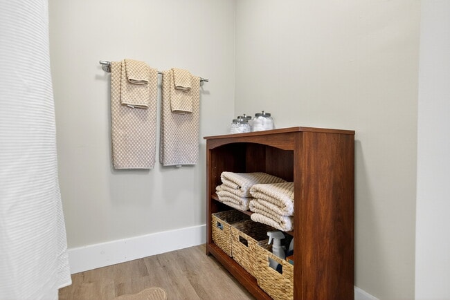 Building Photo - 1389 Mt Pleasant Rd