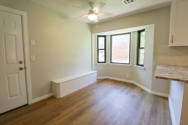 Building Photo - Beautifully Redone 3 Bedroom South Tulsa H...