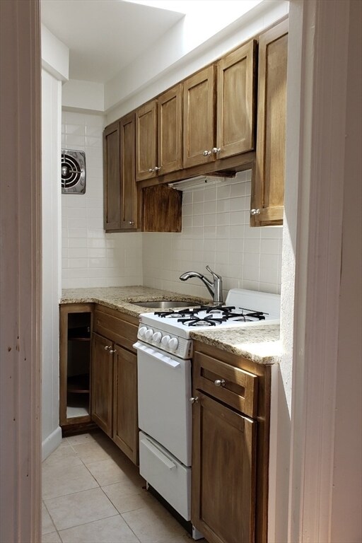 Building Photo - 924 Beacon St