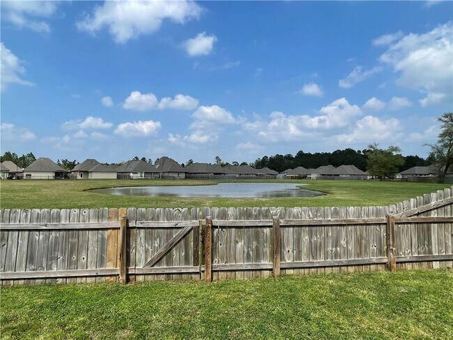 Building Photo - 70404 Chambly Ct