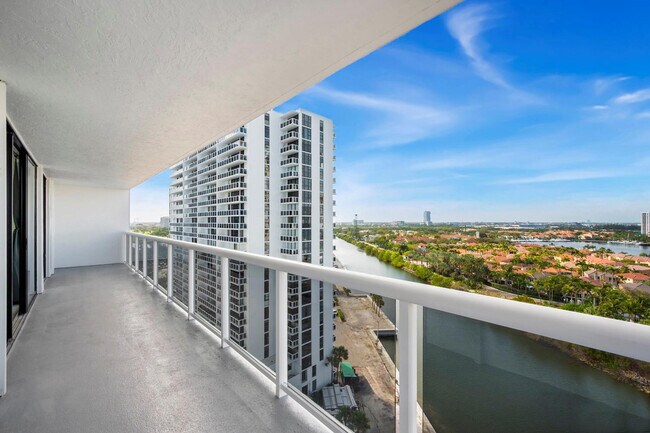 Building Photo - 20515 E Country Club Dr