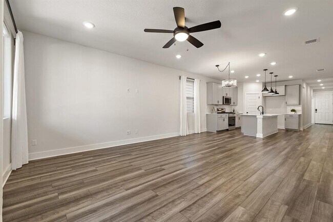 Building Photo - 113 Lyrebird Ln