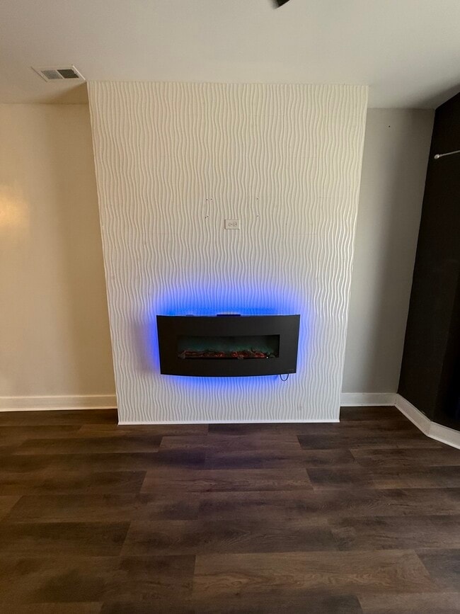 Building Photo - 6833 S Calumet Ave