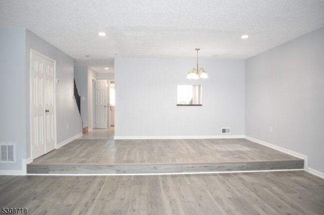 Building Photo - 7 Kirby Ln