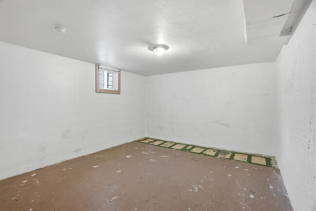 Building Photo - 1503 South Southeast Boulevard