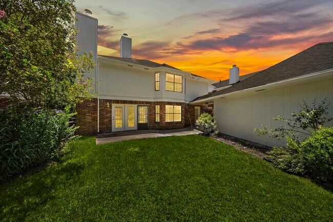 Building Photo - 2406 Parkwood Ln
