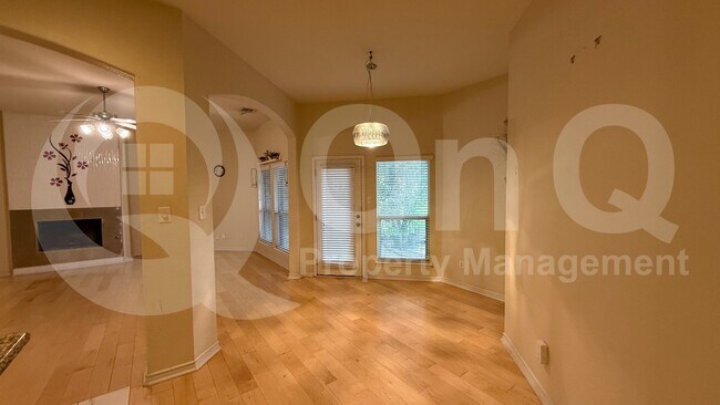 Building Photo - 9584 Park Garden Dr