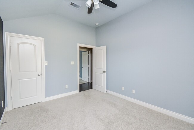 Building Photo - 28803 Davenport Dr