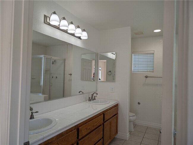 Building Photo - 2110 Almeria St