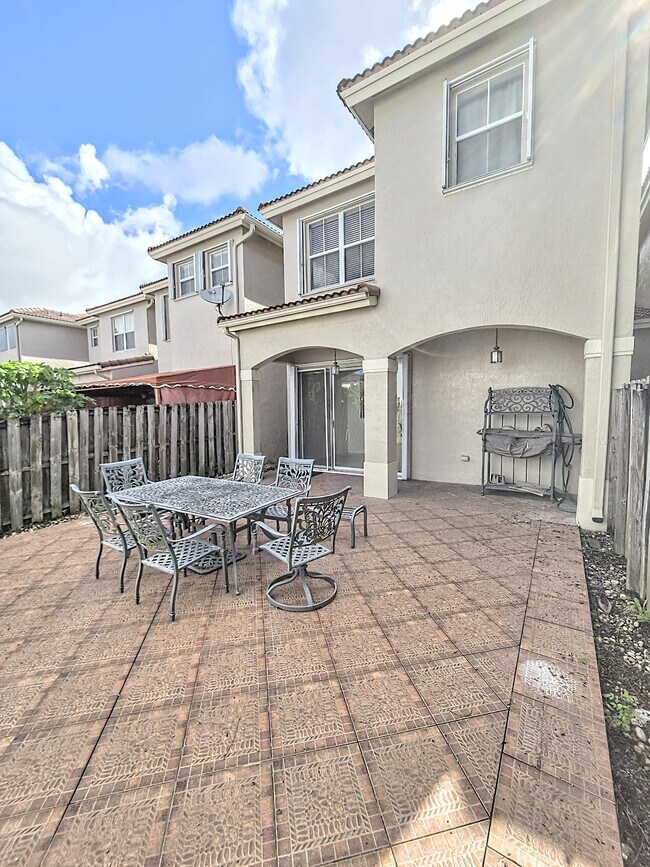 Building Photo - 988 SW 154th Path