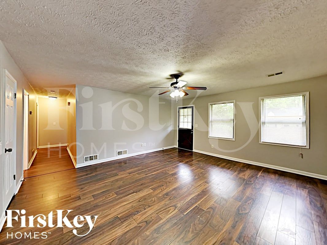 Building Photo - 1793 Merry Oak Rd SW