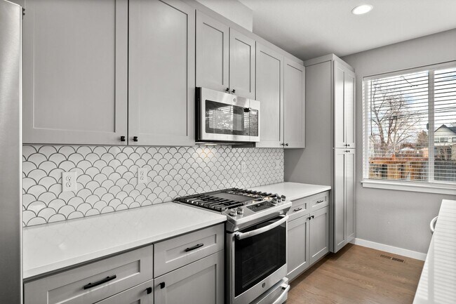 Building Photo - 5230 Stuart St