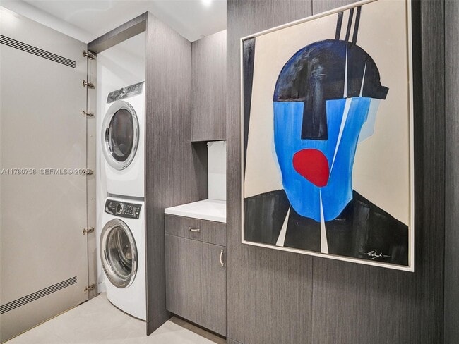 Building Photo - 2200 N Ocean Blvd