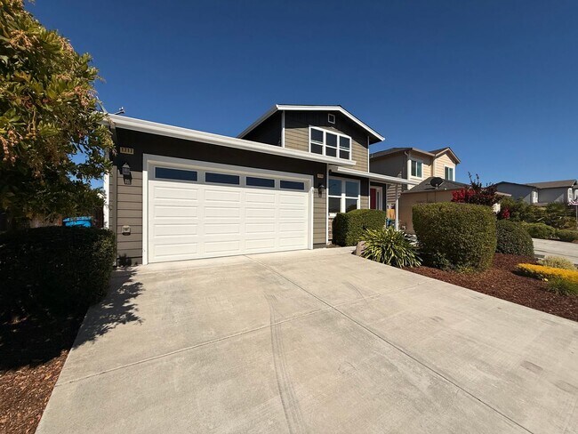 Building Photo - NEW PHOTOS! Two-level home located in Coff...