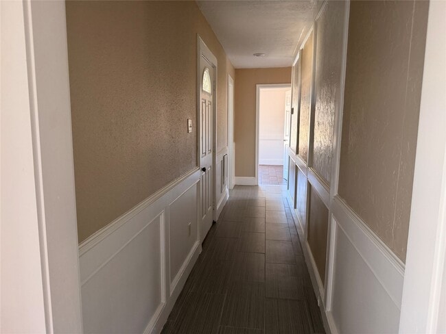 Building Photo - 628 Truman St