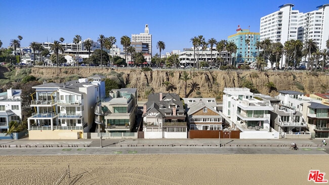 Primary Photo - 1362 Palisades Beach Rd