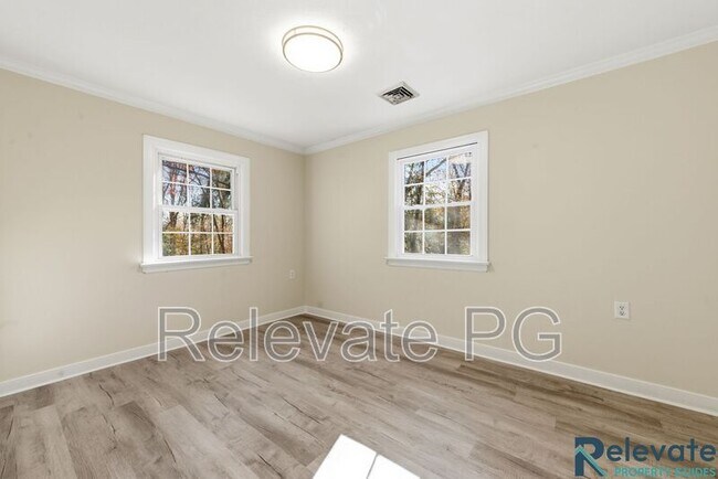 Building Photo - 6805 Lakeshore Dr