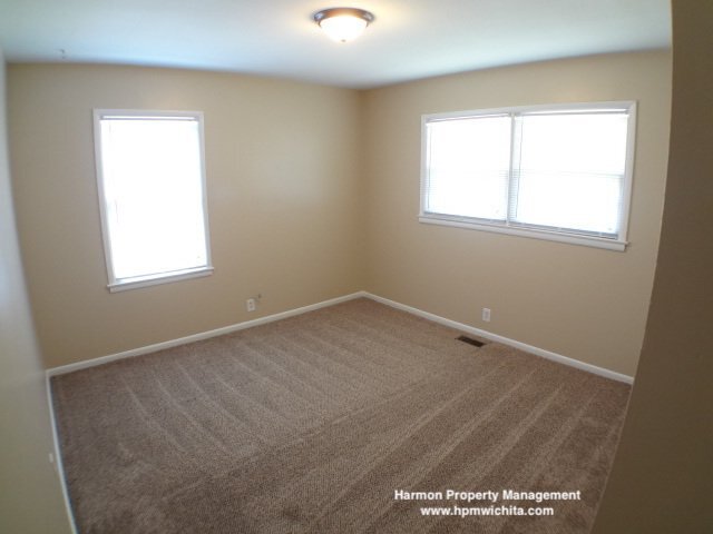 Building Photo - 4516 S Elizabeth Ave