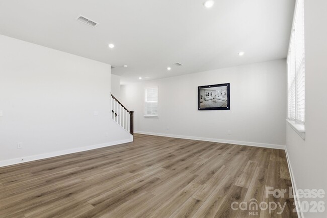 Building Photo - 862 Heathway Dr