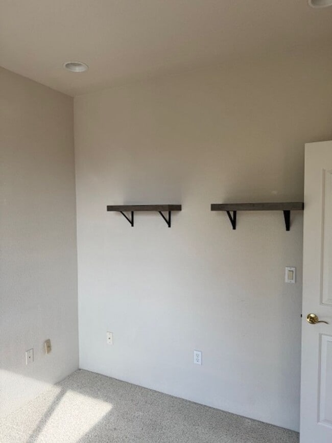 Building Photo - LONE PINE CREEK ESTATES IN GATED COMMUNITY...