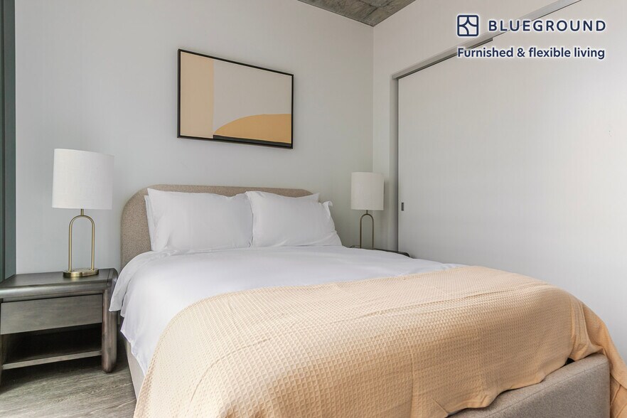 Building Photo - 60 E Randolph St