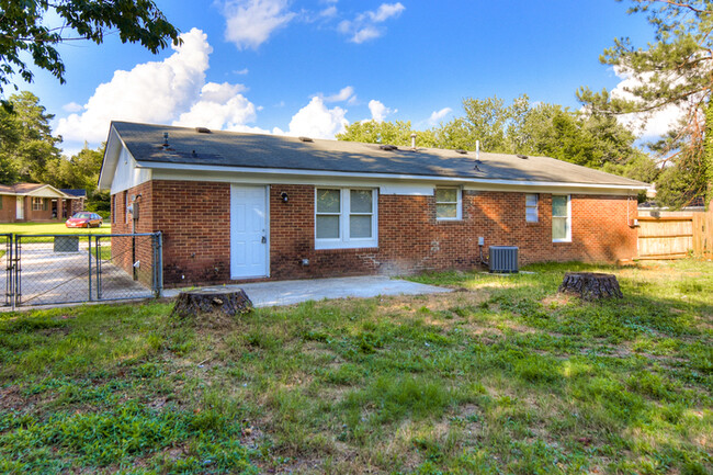 Building Photo - 3 Bedroom Augusta Home