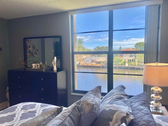 Building Photo - 18 Royal Palm Way