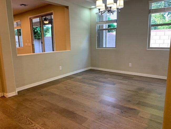 Building Photo - 4 BEDROOM PLUS LOFT, BUILT IN BBQ WITH COMMUNITY POOL