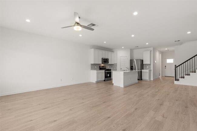 Building Photo - 31711 Farlam Farms Trl