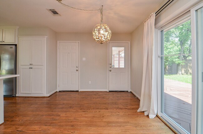 Building Photo - 10050 Haddington Dr