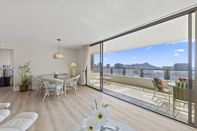 Building Photo - 1910 Ala Moana Blvd