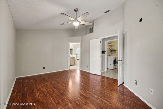 Building Photo - 722 Falls Creek Dr