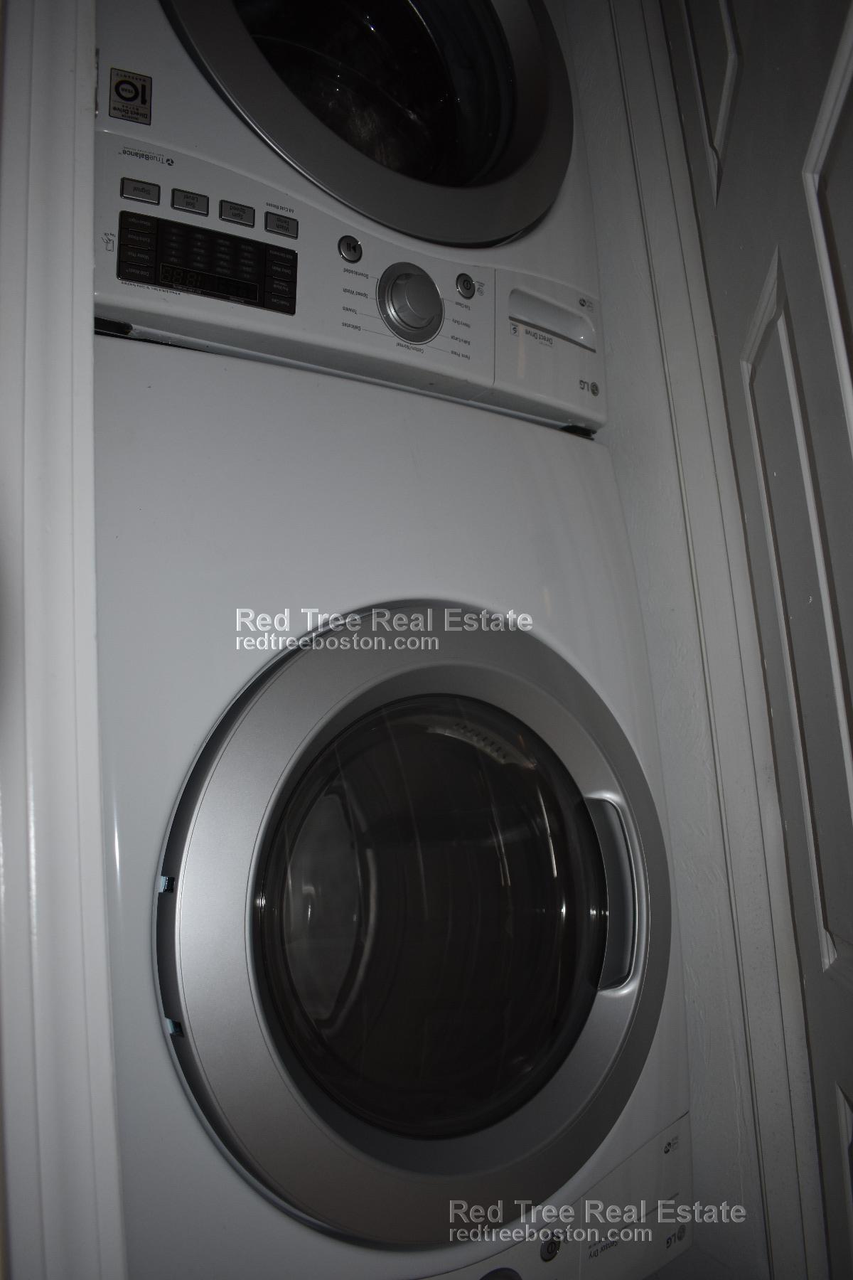 Building Photo - 30 Circuit St